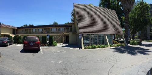 Modesto Hotel | Discovery Inn