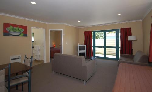 Solway Hotel | Discovery Motor Lodge