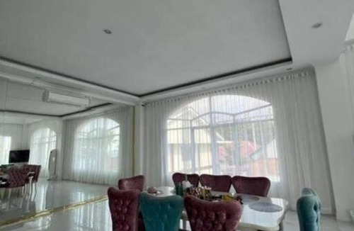 Padang House | Disewakan Rumah 3 Lantai View Laut