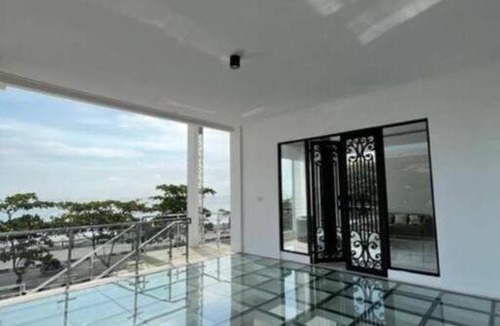 Padang House | Disewakan Rumah 3 Lantai View Laut