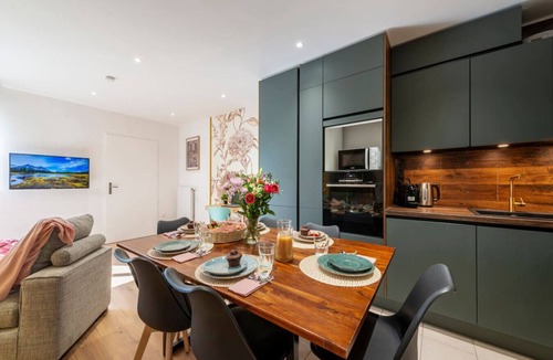 Bussy-Saint-Georges House | Disney 15min ! 2 terrasses, 2 pkg, 2 salles de bain