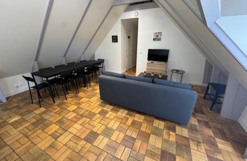 Coubron Apartment | Disney 20min & 10 Guests & Pool Option