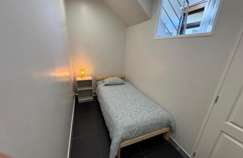 Coubron Apartment | Disney 20min & 10 Guests & Pool Option