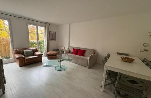 Evry-Gregy-sur-Yerre Apartment | Disney 4 min, from 4 to 14 Guests, 4 bedrooms, free parkings, 100 m2