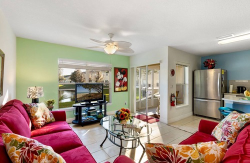 Kissimmee House | DISNEY Family Vacation/Lakefront Townhome/ New Bedding/4 Miles To Disney!