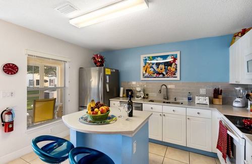 Kissimmee House | DISNEY Family Vacation/Lakefront Townhome/ New Bedding/4 Miles To Disney!