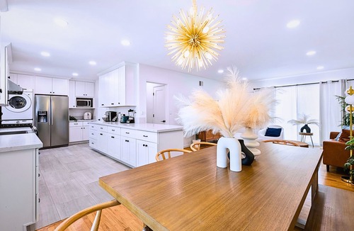 Fullerton House | Disney Getaway: 8-Min Drive + Cozy Yard & Firepit