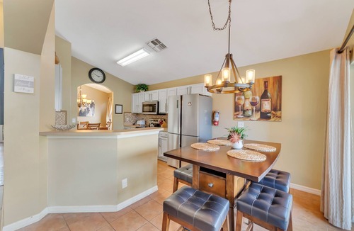 Solana House | DISNEY VILLA LOCATION! 5BR/private POOL/game room/10 MILES TO DISNEY