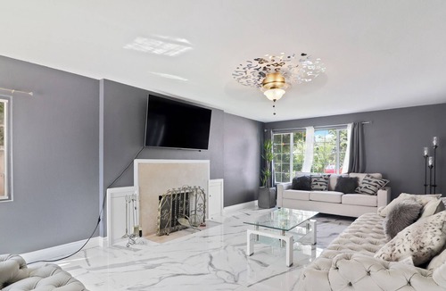 Anaheim Colony Historic District House | Disneyland Anaheim Marble House