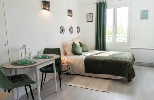 Bussy-Saint-Georges Apartment | Disneyland Paris - Cosy Studio 3 min. RER A