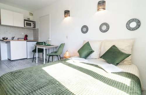 Bussy-Saint-Georges Apartment | Disneyland Paris - Cosy Studio 3 min. RER A