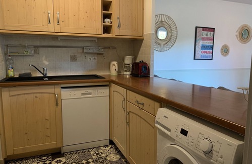 Chessy Condo | Disneyland Paris 3 minutes away, sleeps 7, 2 bedrooms.