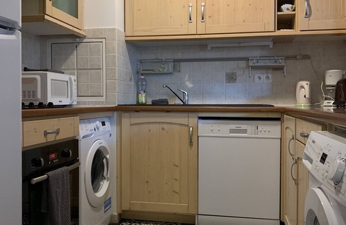 Chessy Condo | Disneyland Paris 3 minutes away, sleeps 7, 2 bedrooms.