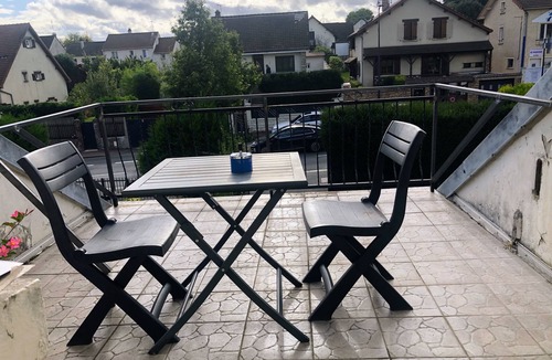 Chelles House | Disneyland Paris - 4 bedrooms - two bathrooms - large garden parking lot