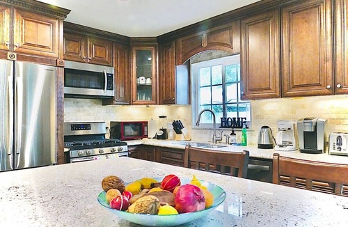 Anaheim Resort House | Disneyland Tropical Retreat 4BR 4BA, Pool/Hot Tub