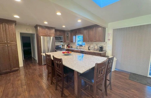 Anaheim Resort House | Disneyland Tropical Retreat 4BR 4BA, Pool/Hot Tub