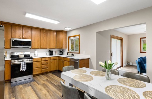 Streamwood House | Displaced Housing | 5BR | Pet Friendly
