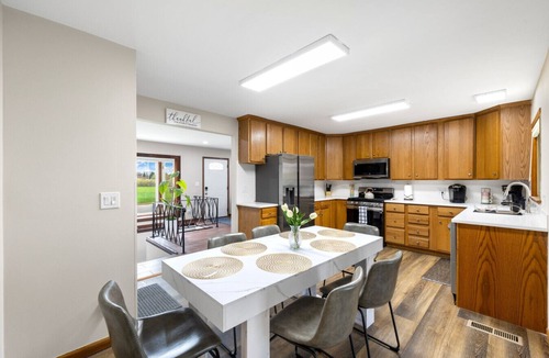 Streamwood House | Displaced Housing | 5BR | Pet Friendly