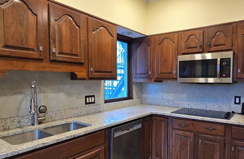 Scranton House | Distinguished Home, High Ceiling, Modern with Historic Charm, Great Neighborhood