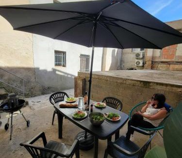 Thiers Apartment | Divina - Grand Appartement, Baby-Foot, Extérieur