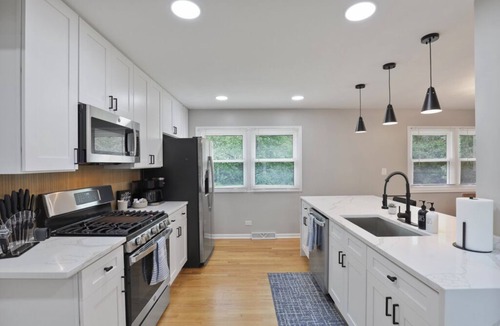 Darien House | Divine - 3 King Beds!