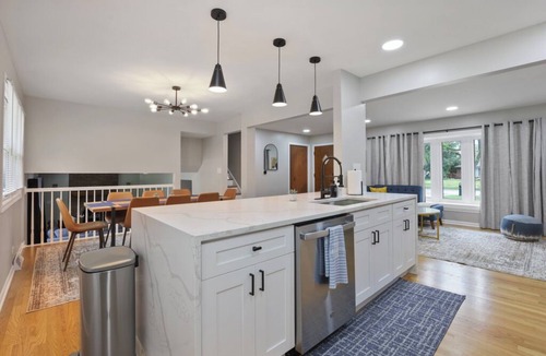 Darien House | Divine - 3 King Beds!