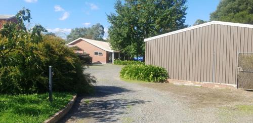 Dixons Creek Bed & Breakfast | Dixiglen Farm