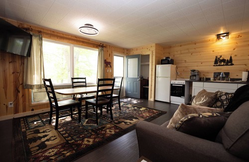 Gaylord Hotel | Dixon Lake Resort