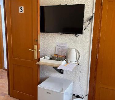 Ayora Bed & Breakfast | DJM Palms - Shared Casa Rural - Casa Rural Compartida - No es una casa privada