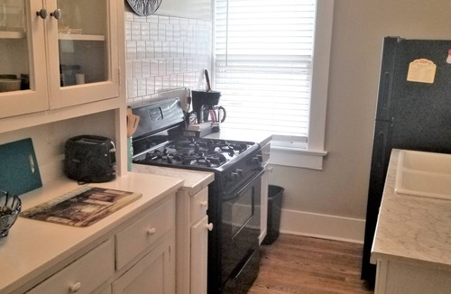 Central Gardens Apartment | Dlx King 1 Bd, Huge Balcony, Washer & Dryer