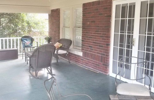 Central Gardens Apartment | Dlx King 1 Bd, Huge Balcony, Washer & Dryer