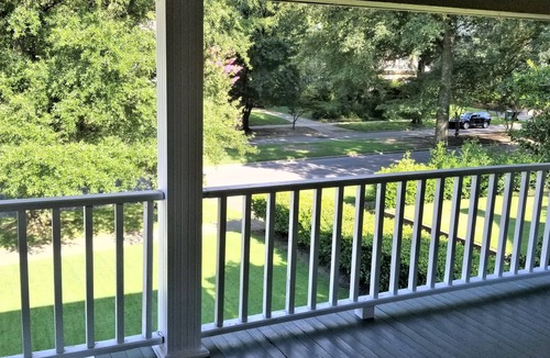 Central Gardens Apartment | Dlx King 1 Bd, Huge Balcony, Washer & Dryer
