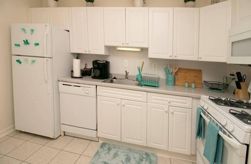 Aurora Highlands Apartment | DMV-RARE! Wifi - Mall & DC Airport Access