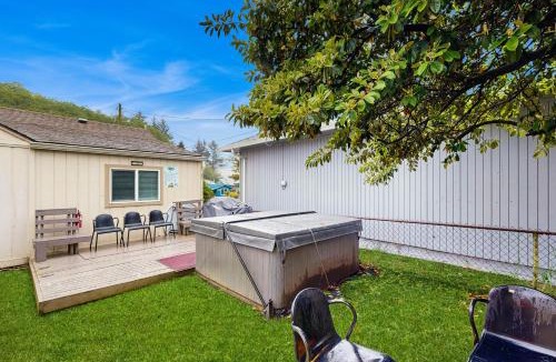 Winchester Bay House | DnA Tiny beach House