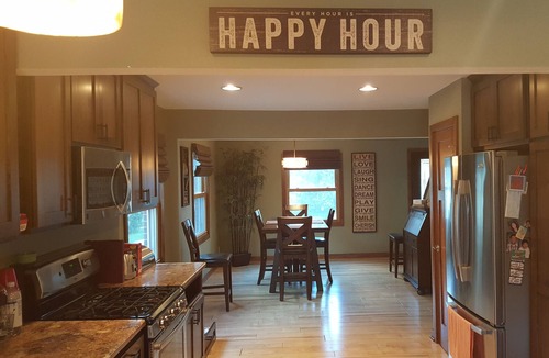 Milwaukee House | DNC Spacious House with pool!