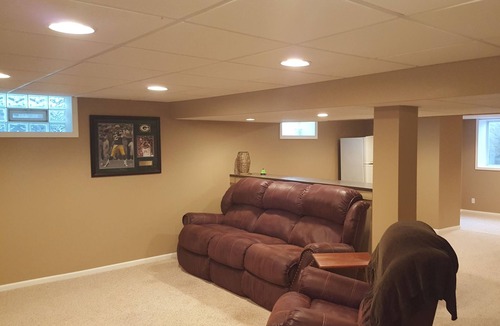 Milwaukee House | DNC Spacious House with pool!