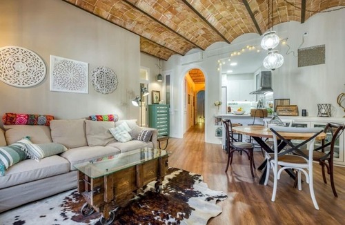 Dreta de l'Eixample Apartment | Do you want to be at home?