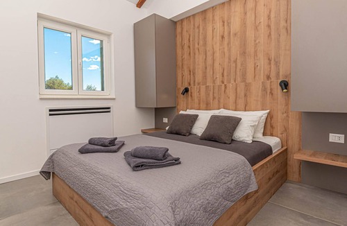 Zaton House | Do you want to experience a luxurious vacation with pool and in authentic design, you will love this