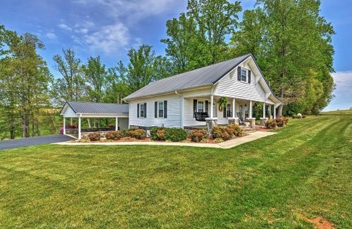 Elkin House | Dobson Farmhouse w/Wraparound Porch & Fire Pit!