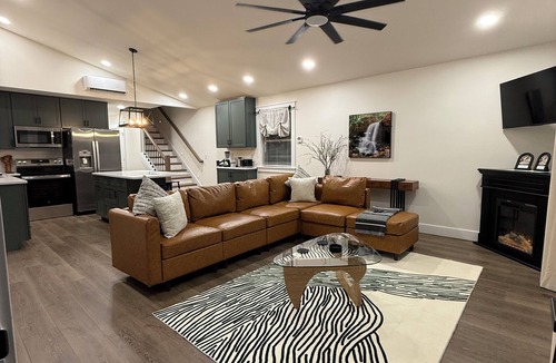 Stanton House | Doc Hollywood, Luxury Cabin w/2 King suites