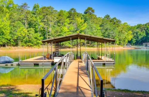 Reed Creek Apartment | Dock Access and Patio! Waterfront Apt in Hartwell