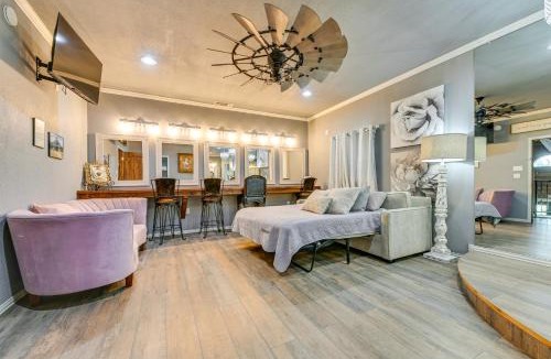 Dennis Apartment | Dock Access! Cozy 'Darlin' Suite' on Lake Granbury