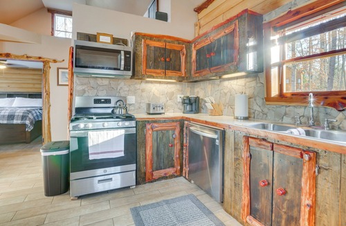 Pittsville Cabin | Dock Access: Secluded & Peaceful Pittsville Cabin