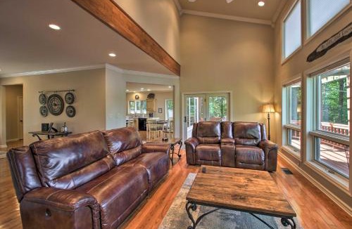Jones Mills House | Dock and Kayaks Lakefront Hot Springs Home
