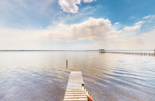 Florida Panhandle House | Dock! Bayfront Pensacola Retreat 10 Mi to Dtwn