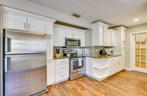 Orient Park House | Dock & Beautiful Views! Spacious Bellows Lake Gem