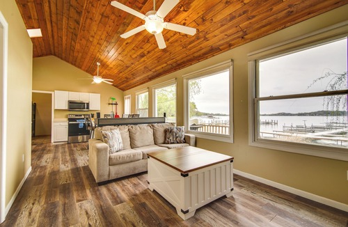 Twin Lakes House | Dock, Deck & Sunsets! Little Bungalow on Lake Mary