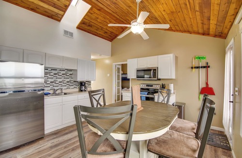 Twin Lakes House | Dock, Deck & Sunsets! Little Bungalow on Lake Mary