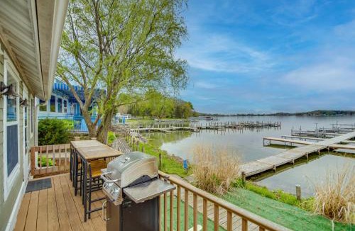 Twin Lakes House | Dock, Deck & Sunsets! Little Bungalow on Lake Mary