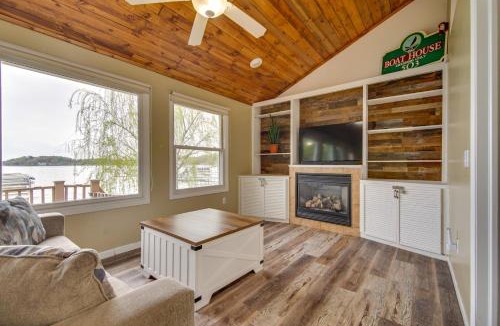 Twin Lakes House | Dock, Deck & Sunsets! Little Bungalow on Lake Mary